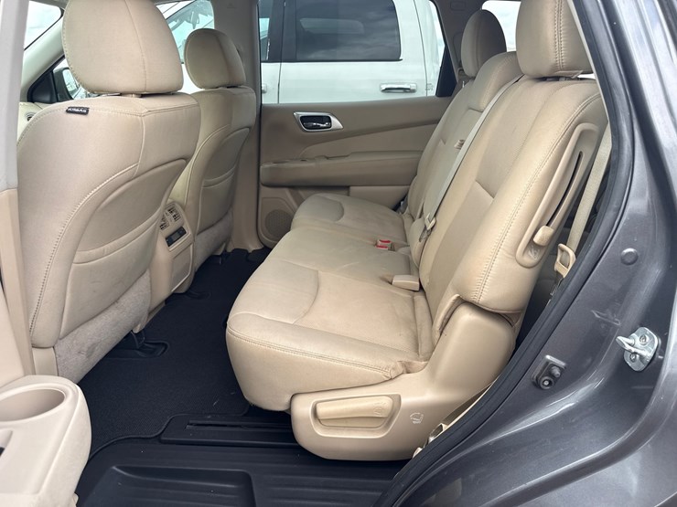 2017-nissan-pathfinder-image-11