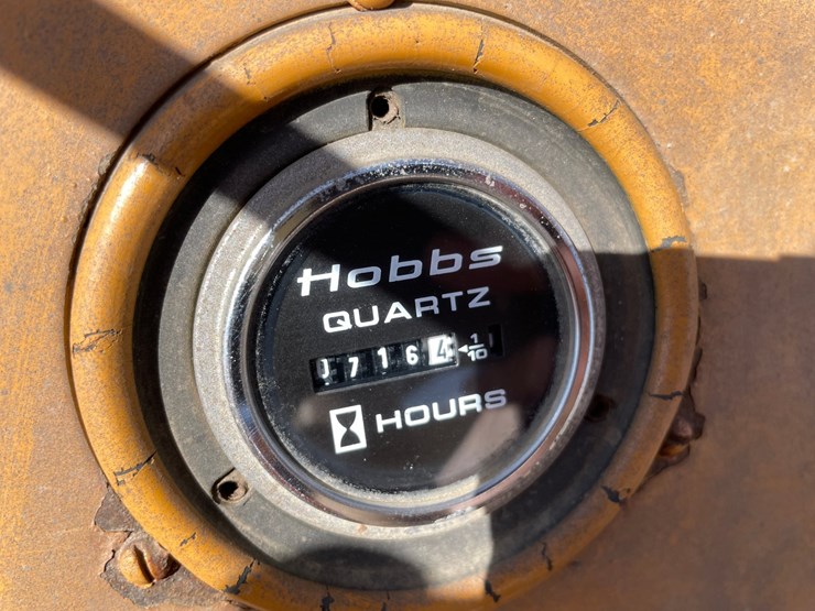 #1017-•-minneapolis-moline-forklift-image-17