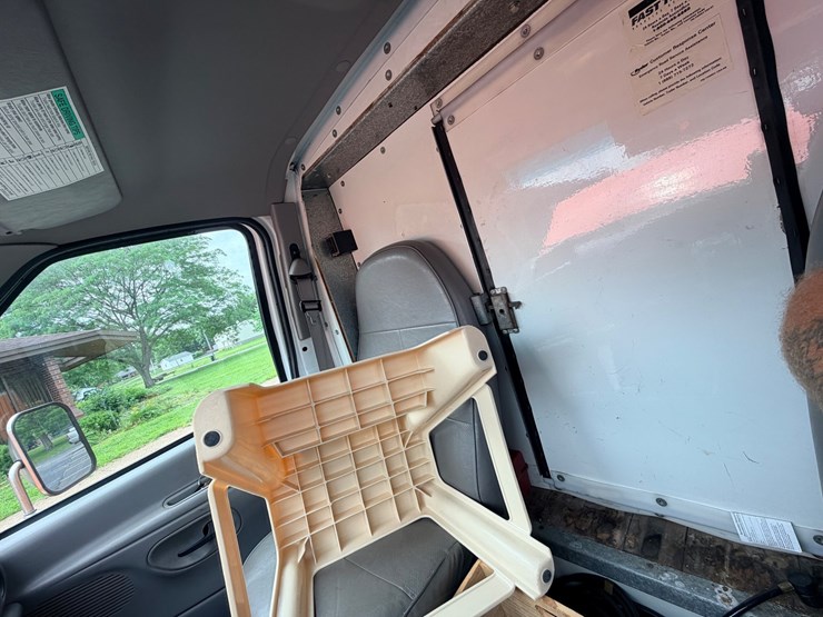 #24061-•-1998-ford-econoline-box-truck-image-40