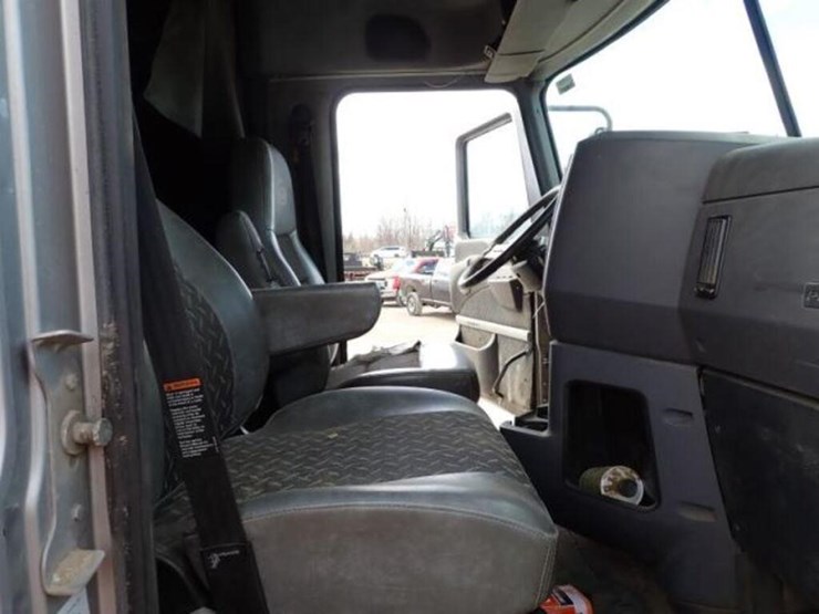 2016-mack-cxu613-t/a-hiway-tractor---sleeper---1m1-image-35