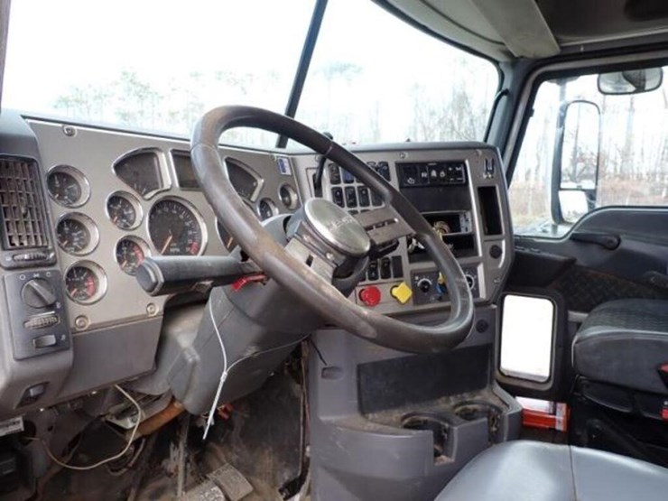2016-mack-cxu613-t/a-hiway-tractor---sleeper---1m1-image-13