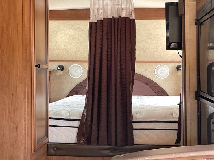 #1305-•-2011-durastar-international-camper-truck-image-29