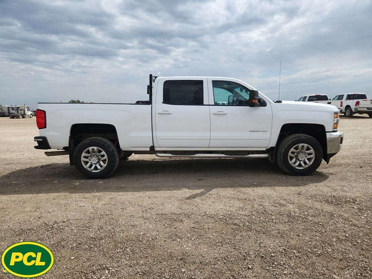 2017-chevrolet-silverado-2500hd-image-8