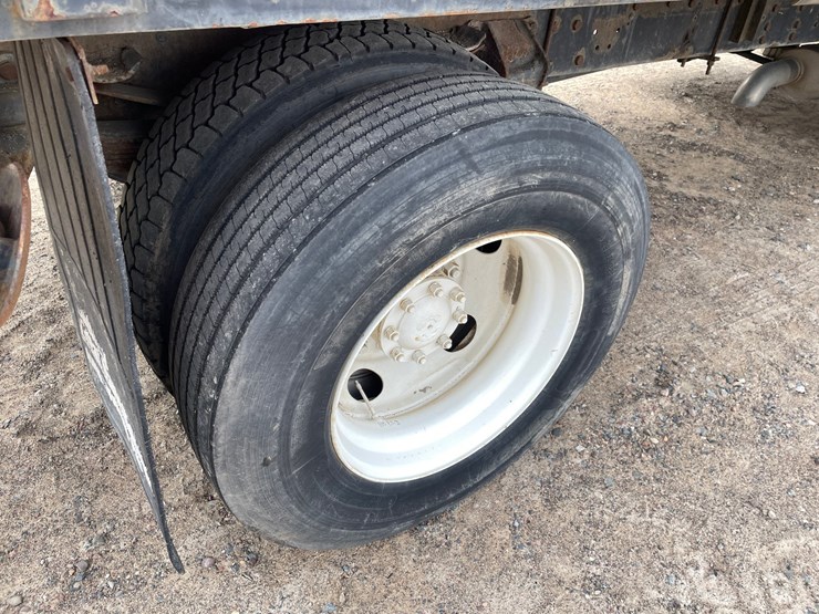 1994-ford-l9000-image-11