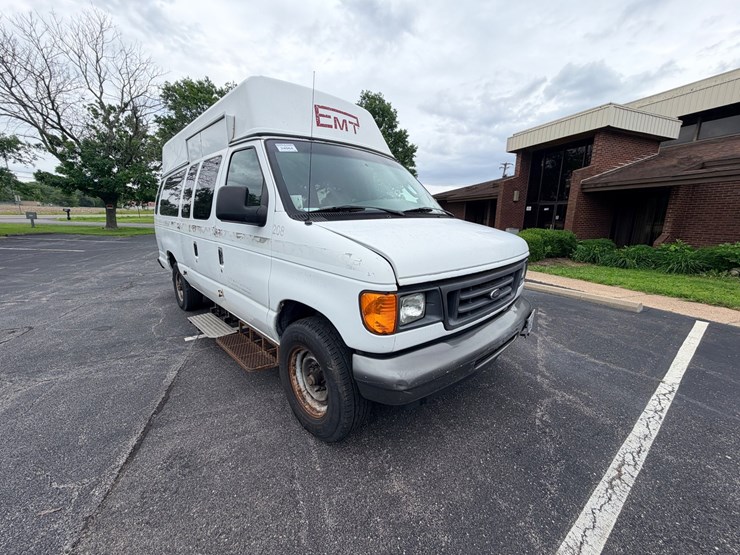 #24064-•-2007-ford-econoline-wagon-van-image-17