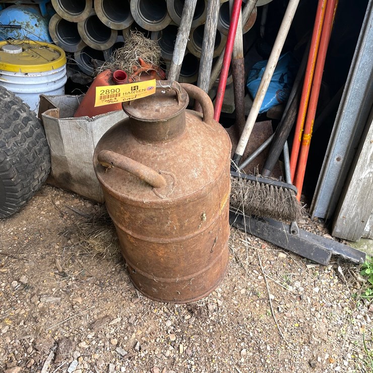 #2890 • Vintage Metal Fuel Can (OR)