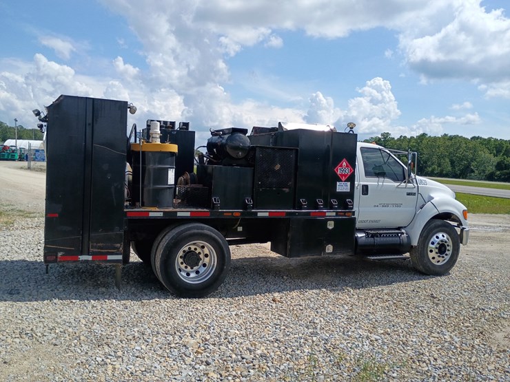 2005-ford-f750-image-10