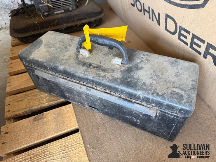 john-deere-tractor-toolbox-image-1