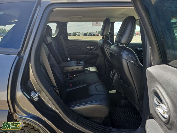 2019-jeep-cherokee-image-17
