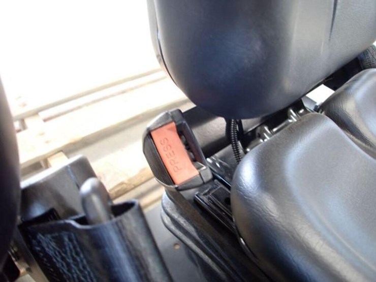 qty-of-(2)-cobo-tractor-seats-image-9
