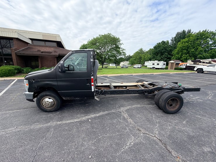 2008-ford-e450-image-3