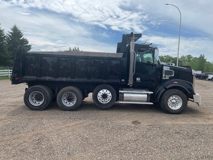 #1319-•-2011-freightliner-dump-truck-(has-mn-title)-image-6