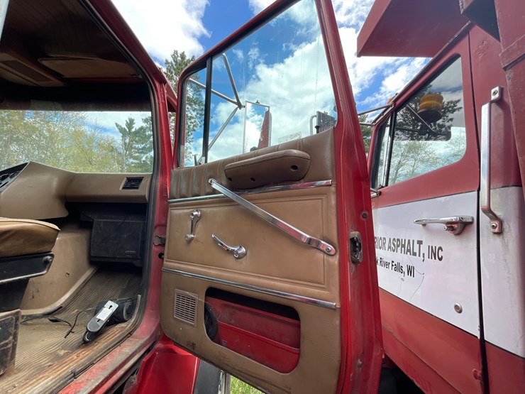 1988-ford-l9000-image-18