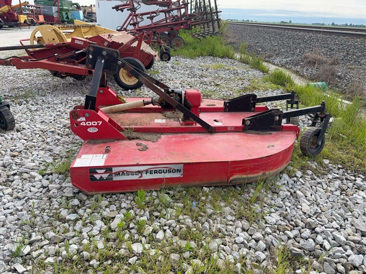 massey-ferguson-4007-image-2