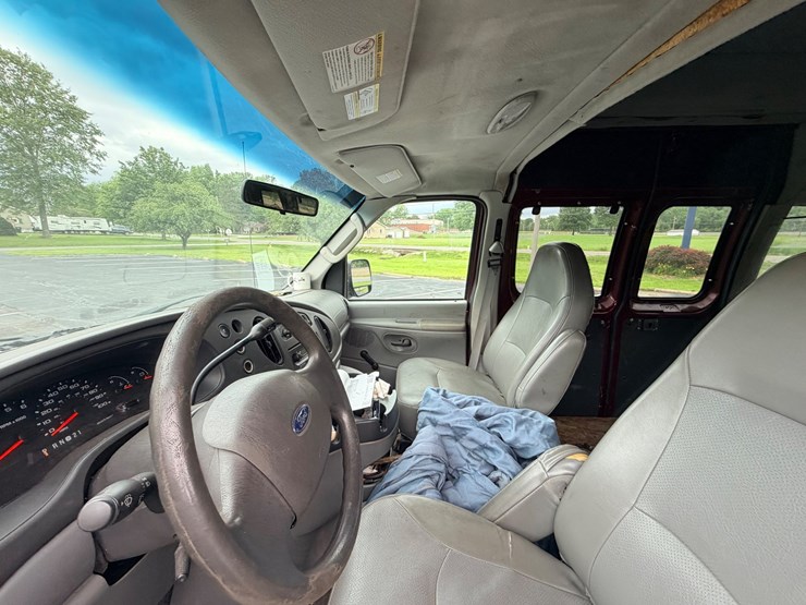 #24064-•-2007-ford-econoline-wagon-van-image-42