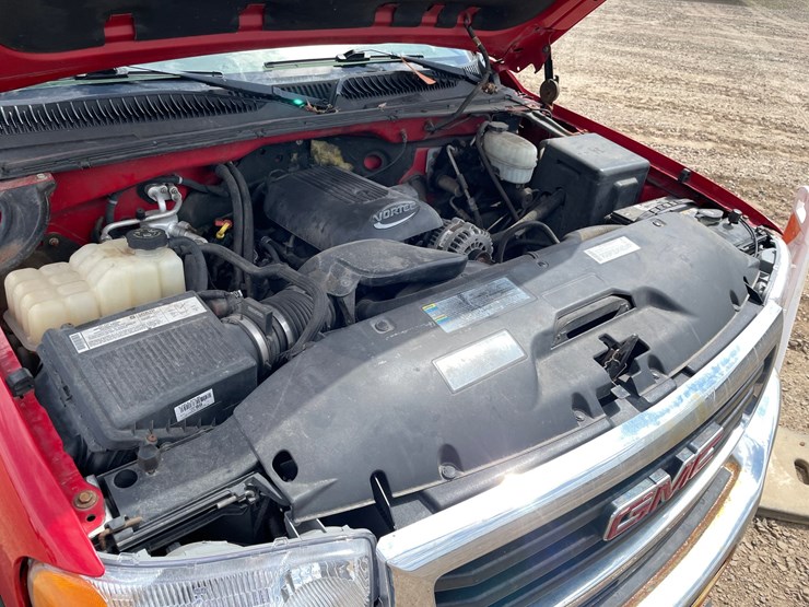 #1304-•-2005-gmc-sierra-pickup-truck-*non-runner*-(has-mn-title)-image-11
