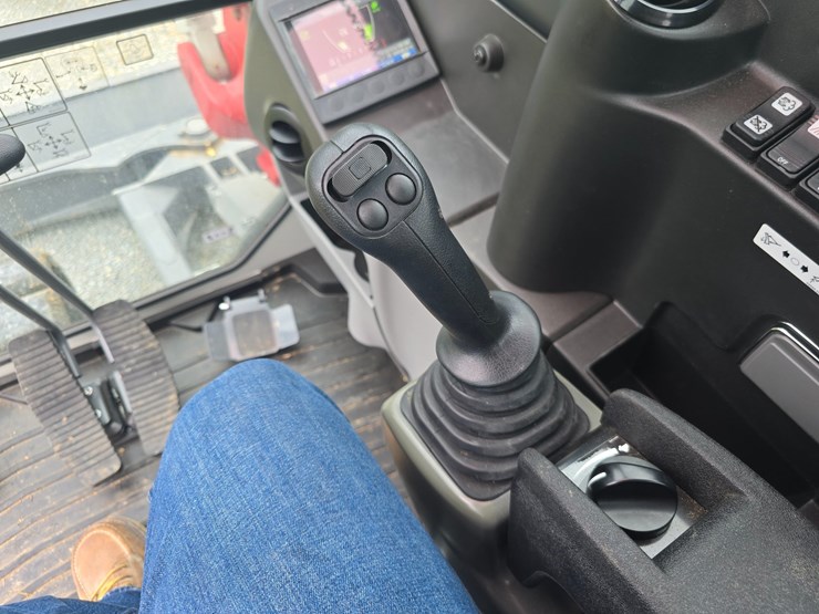 2024-takeuchi-tb290-image-44