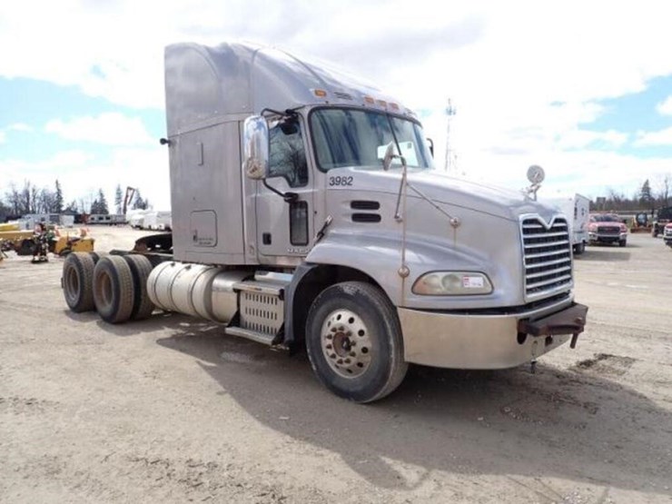 2016-mack-cxu613-t/a-hiway-tractor---sleeper---1m1-image-3