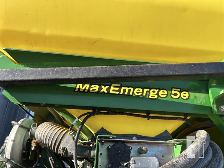 2023-john-deere-db90-image-52