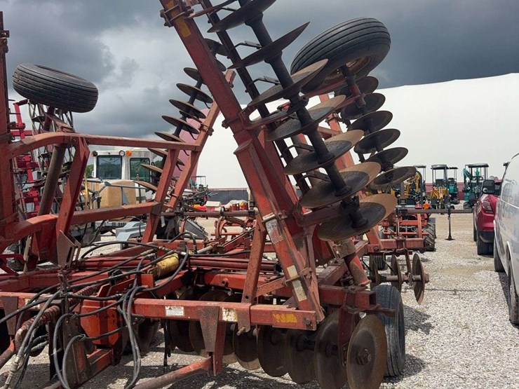 massey-ferguson-820-image-2