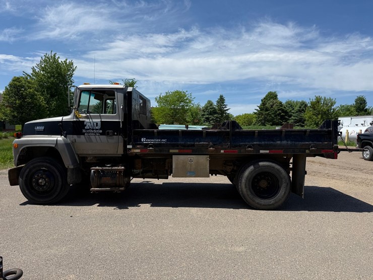 1993-ford-l8000-image-2