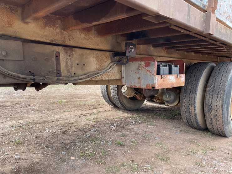1980-ford-9000-image-24