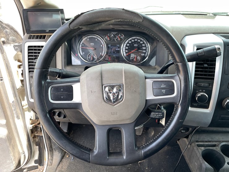 2011-dodge-ram-3500-image-28