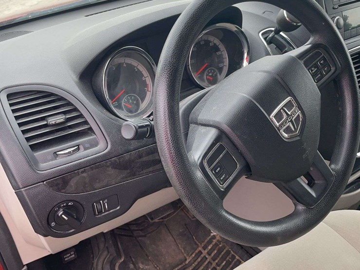 2012-dodge-caravan-image-4