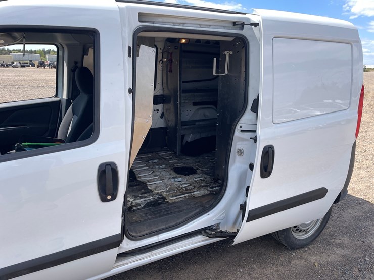 #1412-•-2017-ram-promaster-cargo-van-(has-mn-title)-image-15