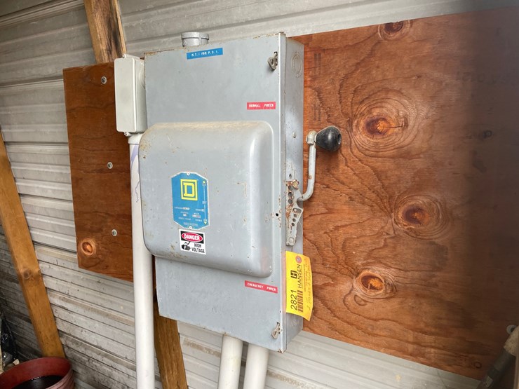 #2821-•-shed-with-contents-(g)-image-5
