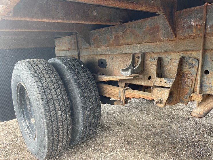 2005-chevrolet-3500-image-22