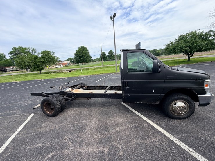 2008-ford-e450-image-16