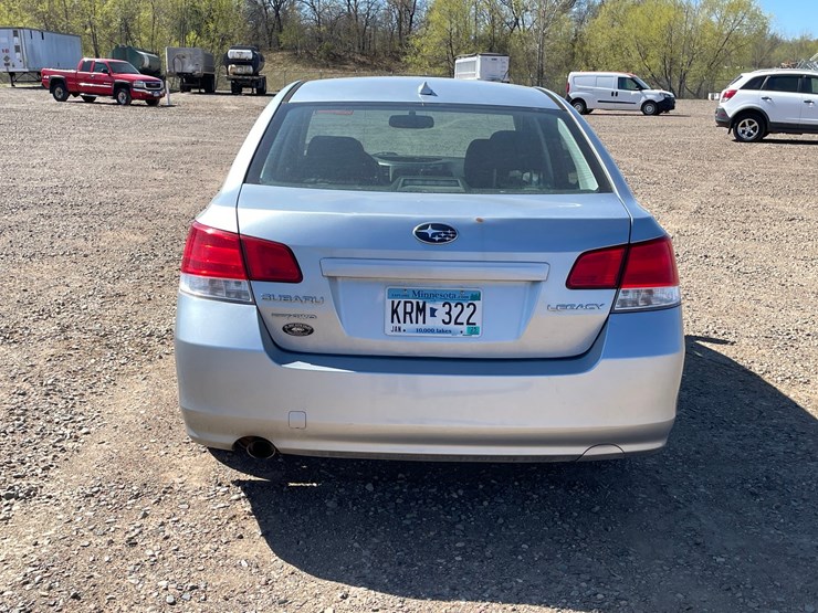 #1404-•-2014-subaru-legacy-(has-mn-title)-image-4
