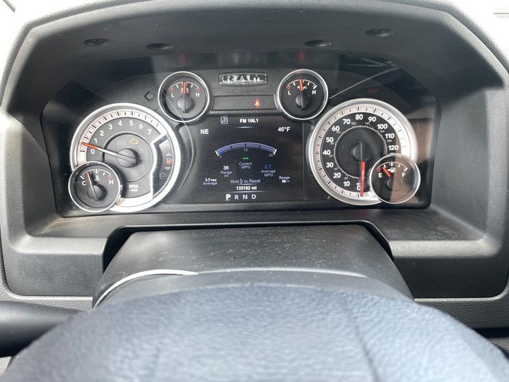 2015-dodge-1500-image-19