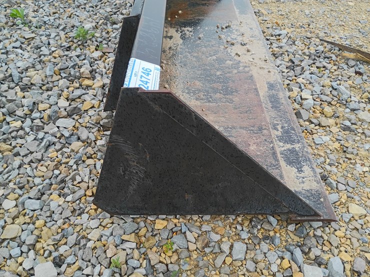 #24746-•-84"-smooth-bucket-skid-steer-attachment-image-5