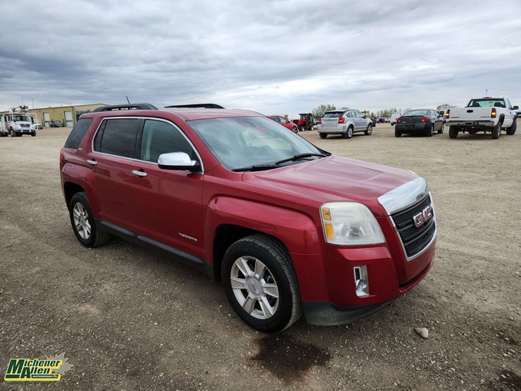 2013-gmc-terrain-slt-image-2