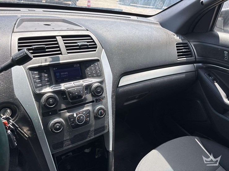 2015-ford-explorer-image-14
