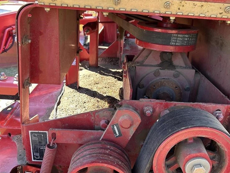 2014-new-holland-h7460-image-13