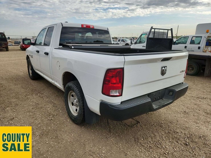 2015-dodge-1500-image-2