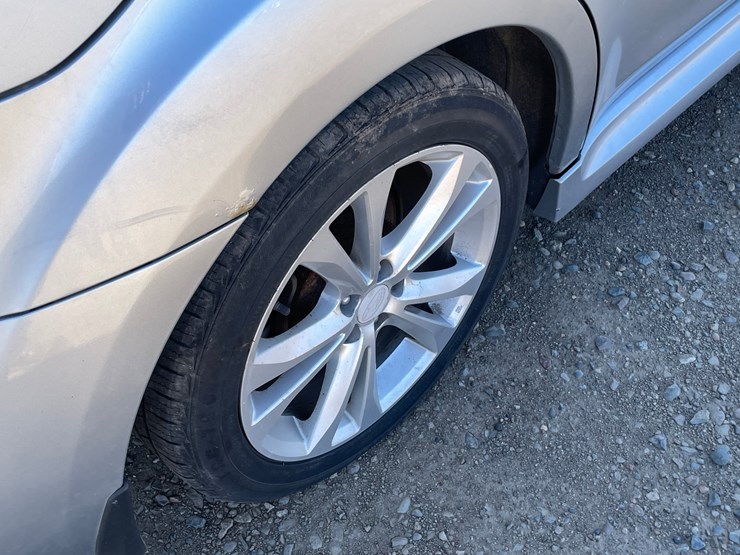 #1404-•-2014-subaru-legacy-(has-mn-title)-image-11