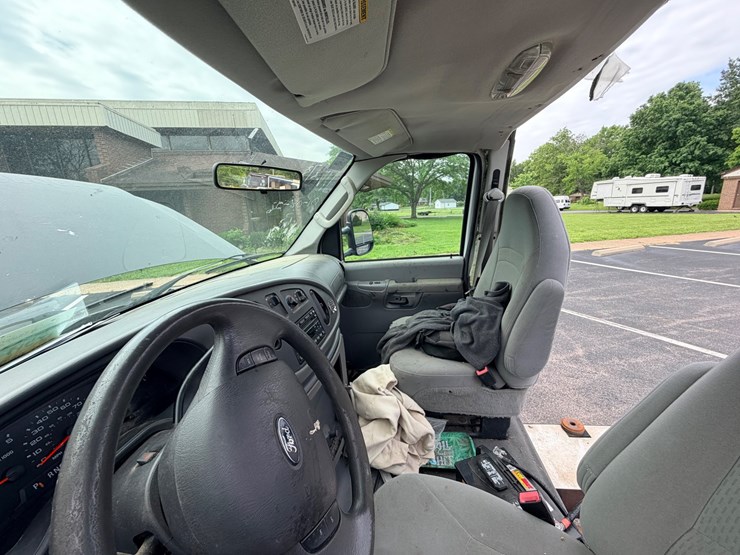 2008-ford-e450-image-45
