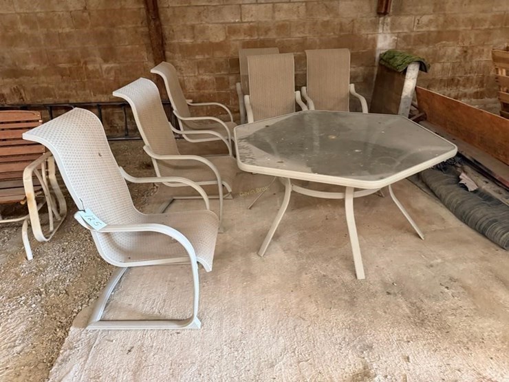 patio-table-&-chairs-image-2