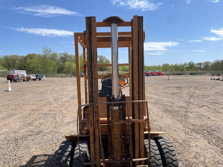 #1017-•-minneapolis-moline-forklift-image-13