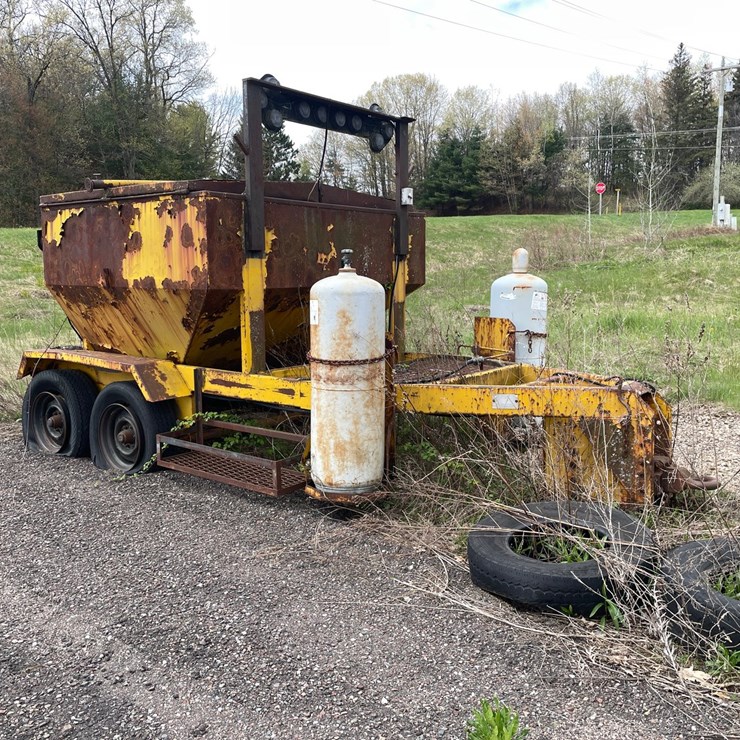 #2818 • Blacktop Patching Trailer (G)