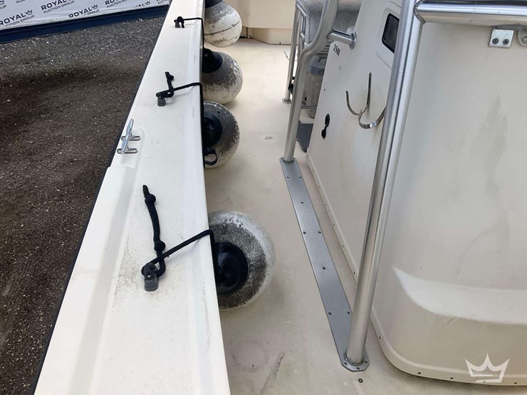 2013-parker-2501-center-console-28ft-boat-with-2000-float-on-30ft-t/a-boat-trailer-image-18