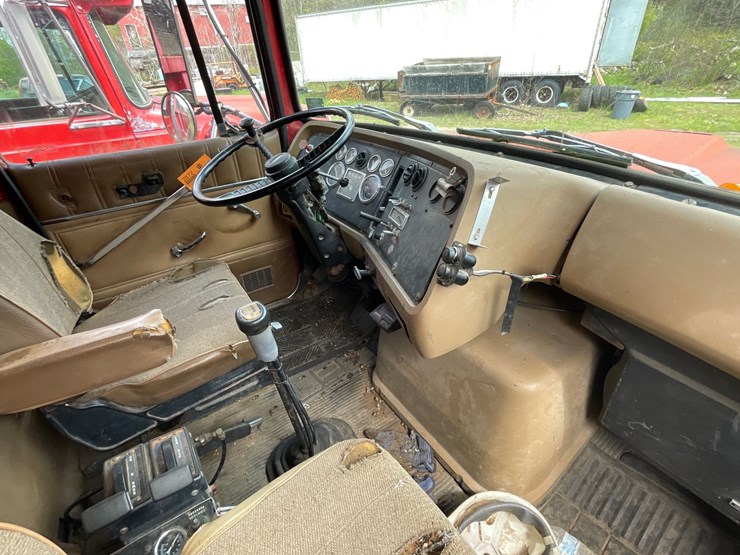 1989-ford-l9000-image-22