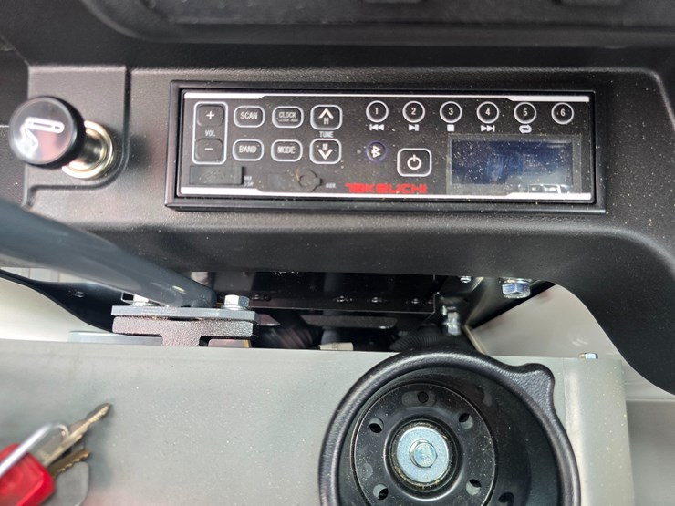 2024-takeuchi-tb290-image-48
