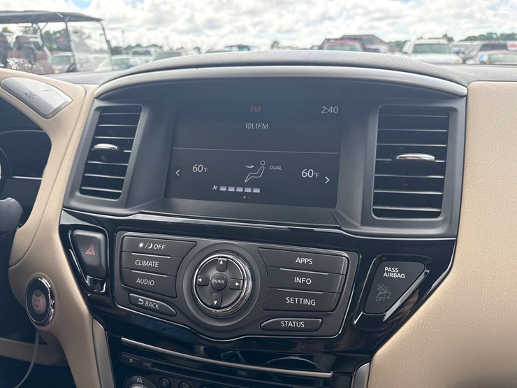 2017-nissan-pathfinder-image-17