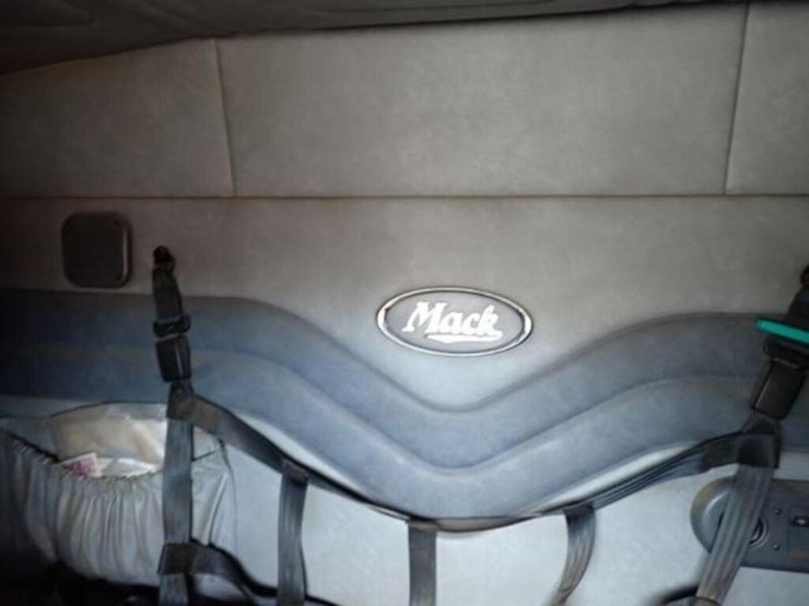 2016-mack-cxu613-t/a-hiway-tractor---sleeper---1m1-image-27