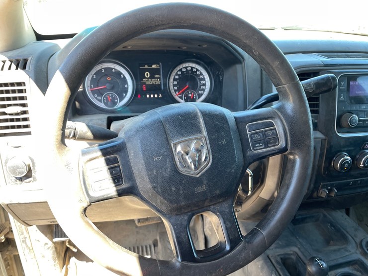 2015-dodge-3500-image-18